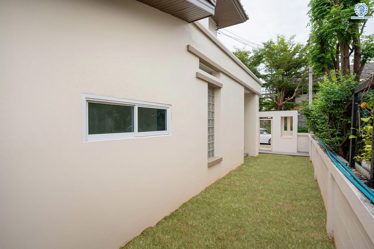 บ้านมือสองตกแต่งใหม่ โครงการ อนันตธารา ทวีวัฒนา เนื้อที่ 61.6 ตร.ว. พื้นที่ใช้สอย 190.96 ตร.ม. ฟังก์ชันจัดเต็ม 3 ห้องนอน 3 ห้องน้ำ จอดรถได้ 2 คัน ตอบโจทย์ทุกการเดินทาง บนทำเลศักยภาพ ติดถนนบรมราชชนนี เชื่อมต่อทางคู่ขนานลอยฟ้า ใกล้รถไฟฟ้าสายสีน้ำเงิน "สถานีบางพลัด"